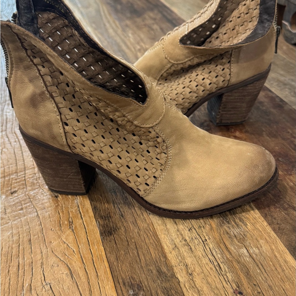 Women's Tan Ankle Boots